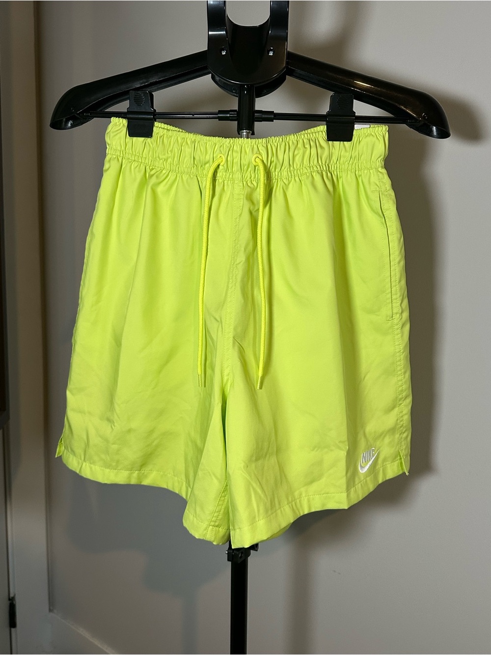 Nike Club Woven Flow Shorts Light Lemon Twist Men’s S NWT